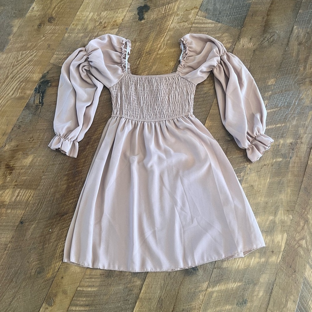 Elegant Dress with Puff Sleeves